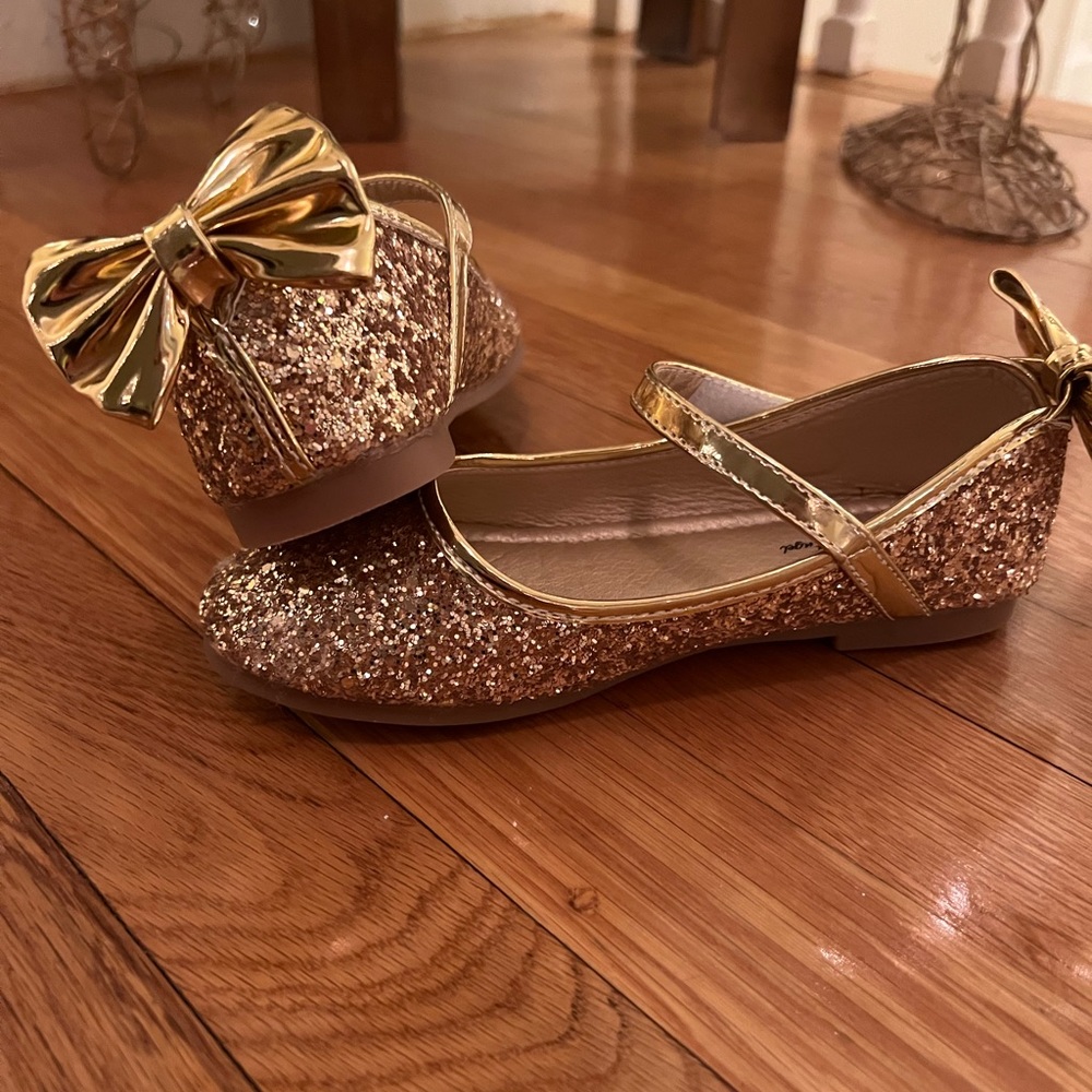 Girls Gold Glittery Dress Shoes - Size: 33